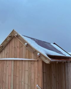 Tvídeildur hjallur í føroyskum sniði (mynd 3)