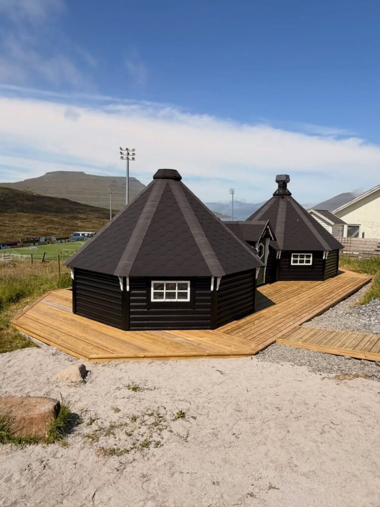 Skótahúsið við Løkin – terassa og gongubreytir (mynd 4)